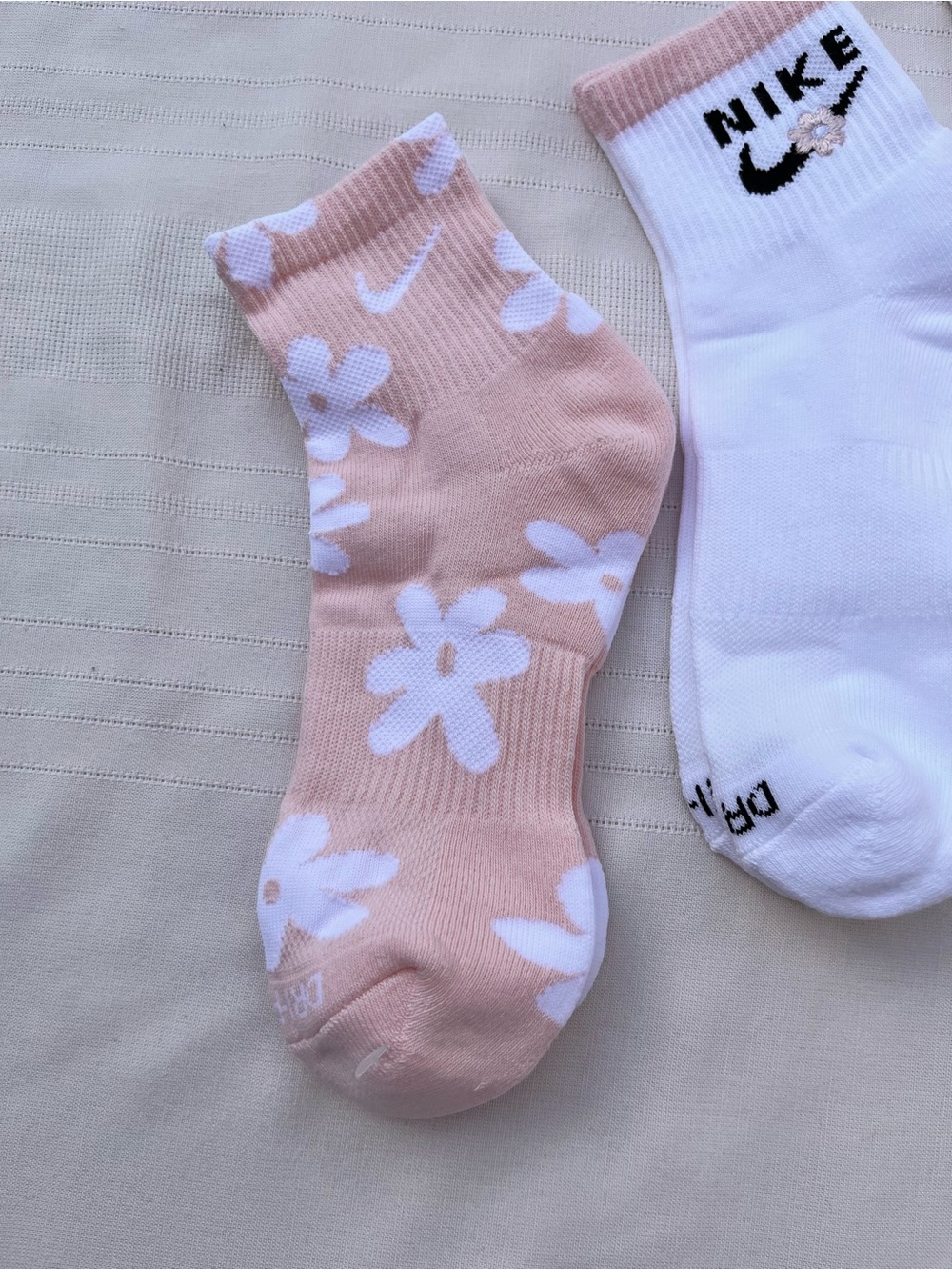 Nike DriFit White & Pink Ankle Socks - 3-Pack - Picture 3 of 14
